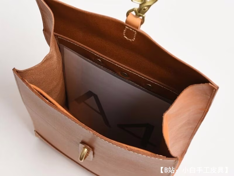 带翻盖和一个隔层的简约皮革城市背包的图案 - 2