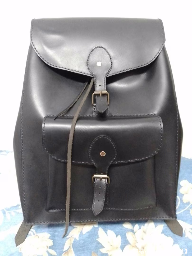 主要部分为卷顶的背包图案 - 1