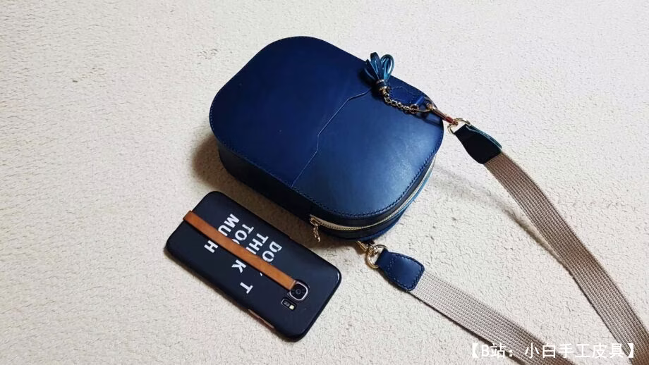 用于智能手机和文件的小型皮革斜挎包的图案 - 2