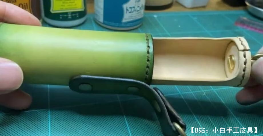 供零钱用的小皮革圆柱形箱子的图案 - 2