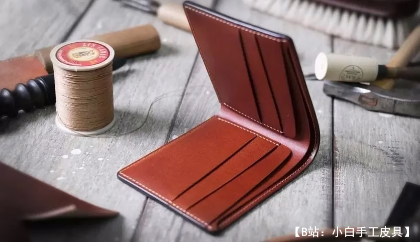 皮革图案简约优雅双折皮革钱包 - 1