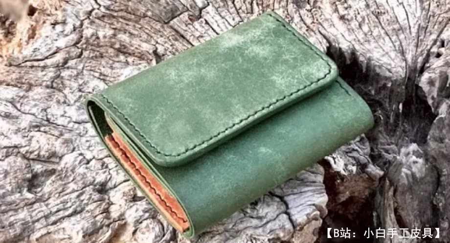 带按钮的皮革三折钱包的图案 - 1