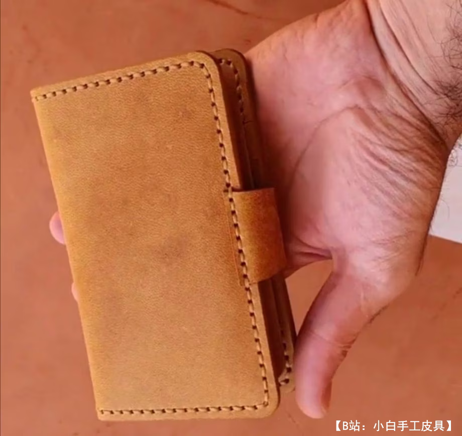 带按钮卡的大双折钱包的图案 - 6