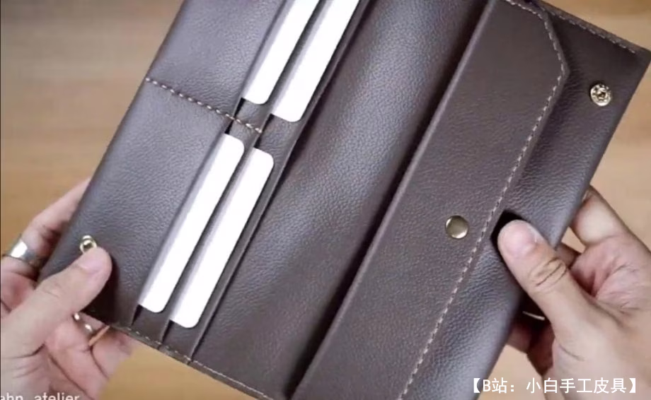 受沙发启发的较长皮革钱包图案 - 2