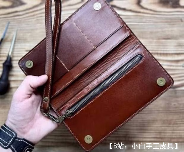 较长的皮革图案，带纽扣，带拉链隔层和肩带 - 2