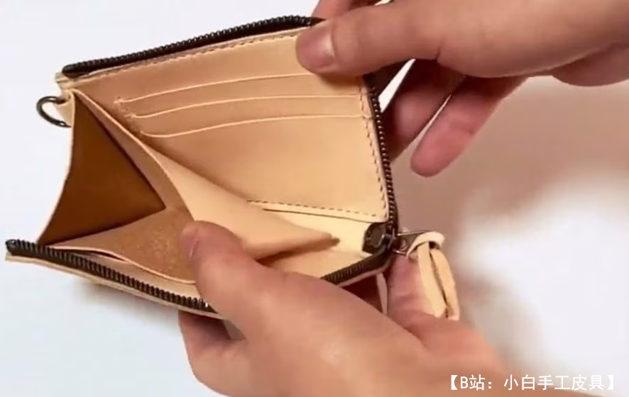 带皮革嵌件的拉链钱包图案 - 2