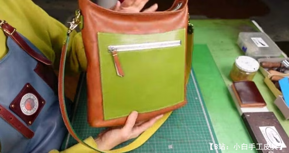 一种不寻常的女士皮革斜挎包的图案 - 2