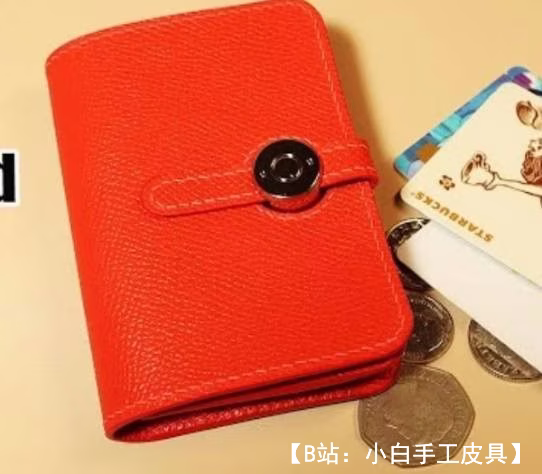 翻盖纽扣上的皮革卡夹图案 - 1