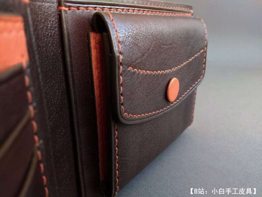 带钞票和银行卡按钮的双折钱包图案 - 2