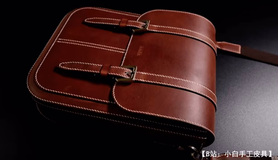 适合日常的皮革邮差包图案 - 1