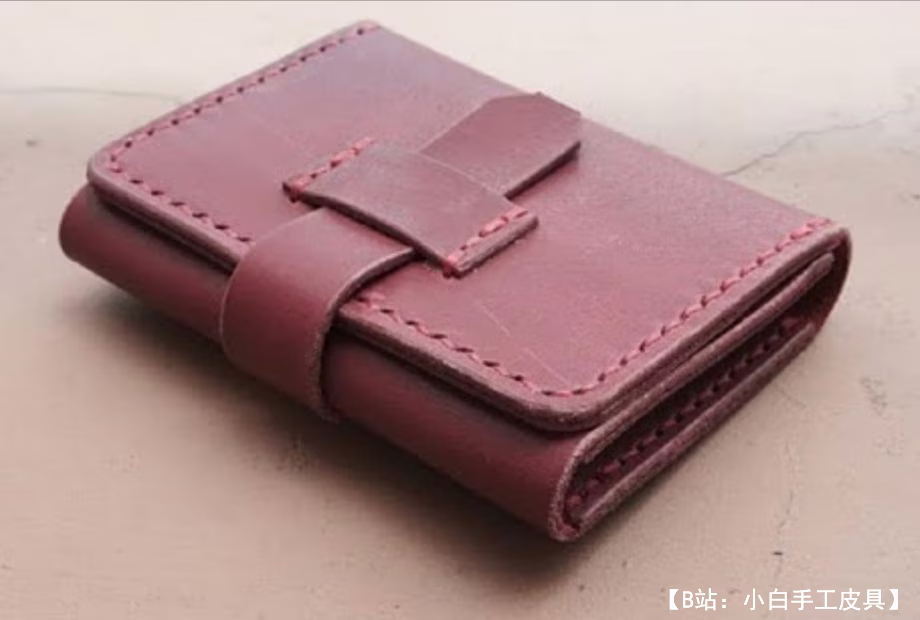 带肩带的小皮革钱包的图案 - 1