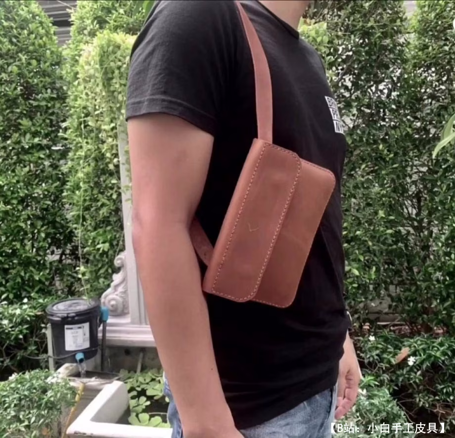 用于腰带或肩背的小皮革斜挎包的图案 - 1