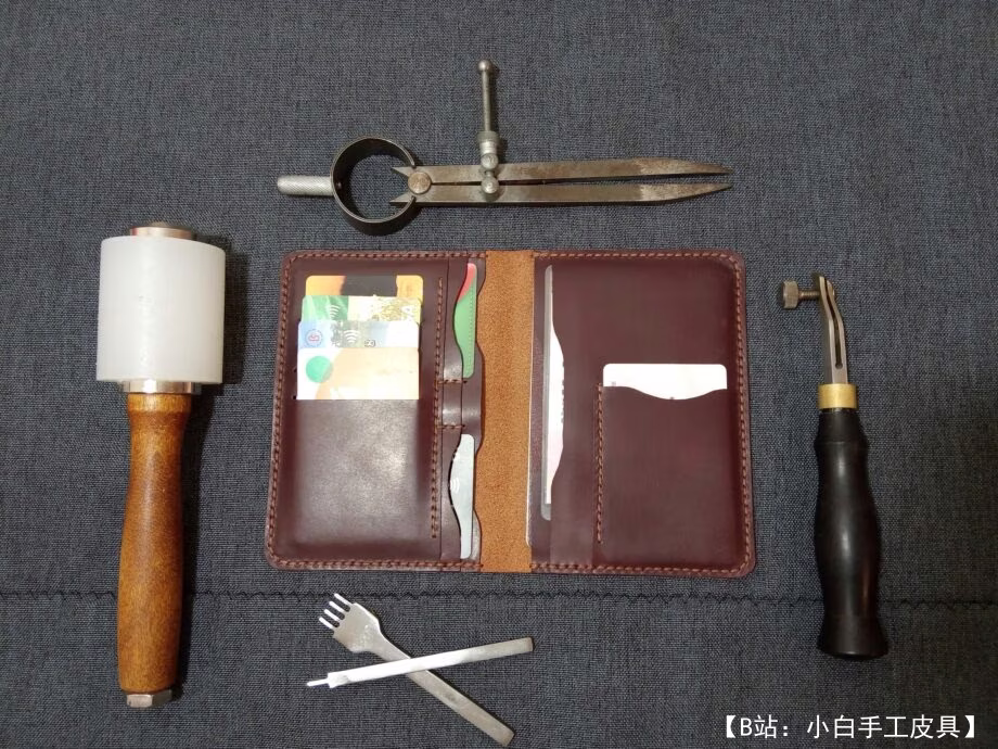 用于俄罗斯文件和银行卡的皮革码头钱包图案 - 1