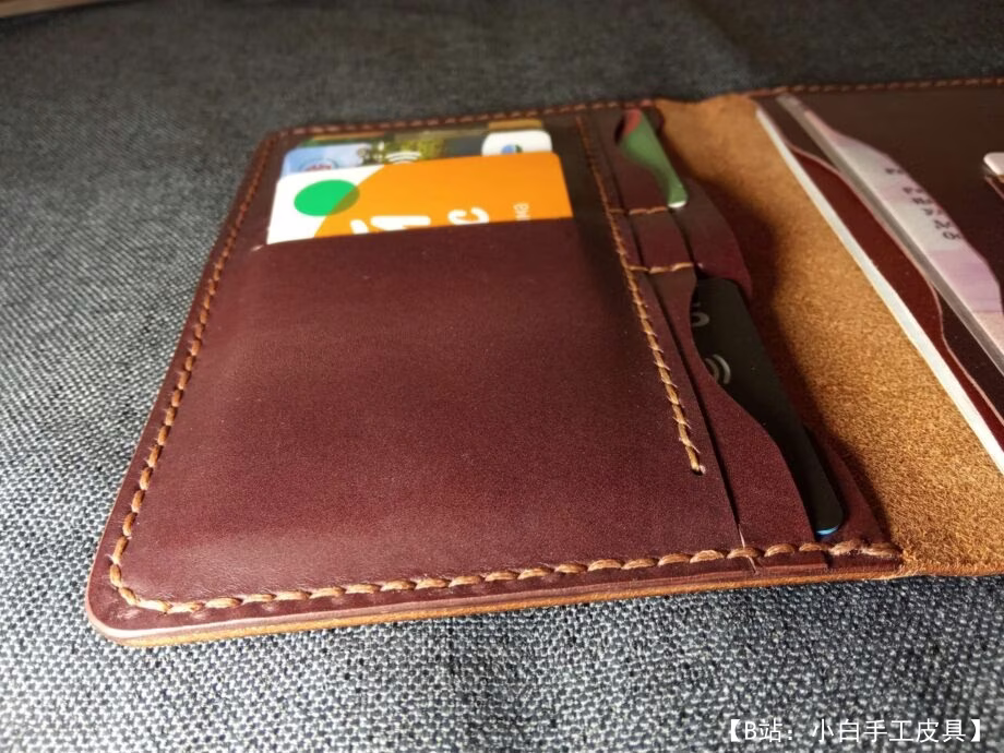 用于俄罗斯文件和银行卡的皮革码头钱包图案 - 2