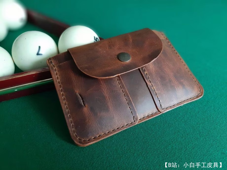 带按钮的汽车证件皮革卡夹图案 - 1