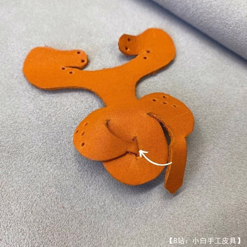 钥匙扣图案由皮革幼虎头制成 - 3