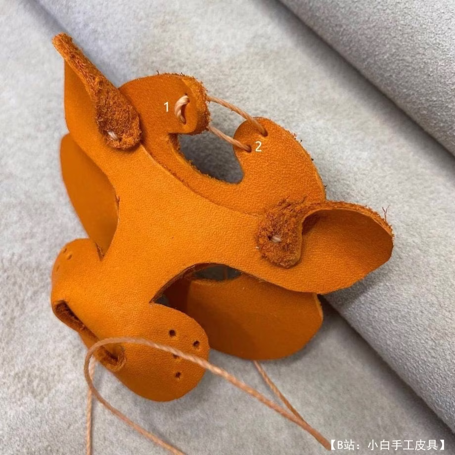 钥匙扣图案由皮革幼虎头制成 - 7