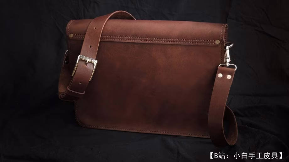 简单的皮革男士单肩包的图案 - 1