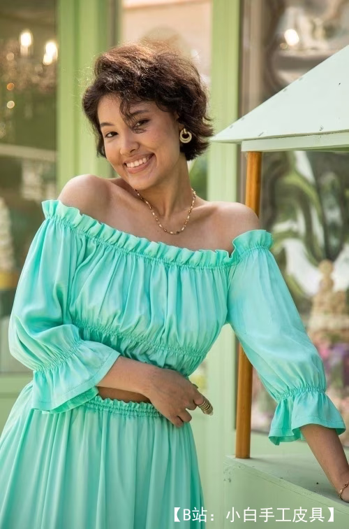 浅色夏季女式露肩上衣图案 - 1