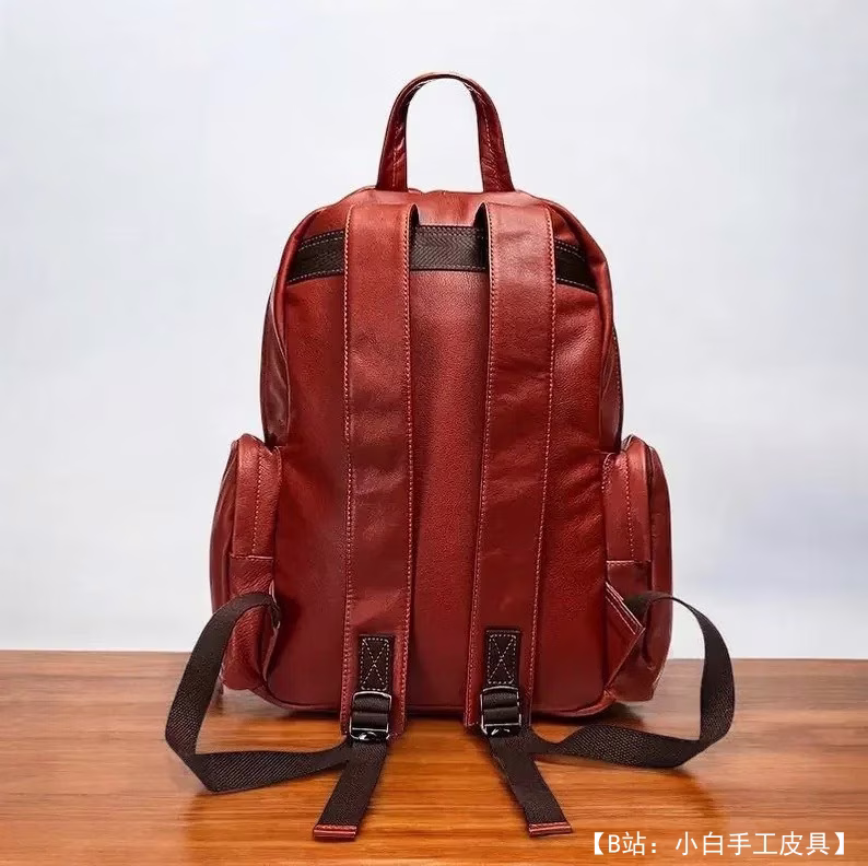 Выкройка небольшого кожаного рюкзака с двумя боковыми карманами на молнии - 1