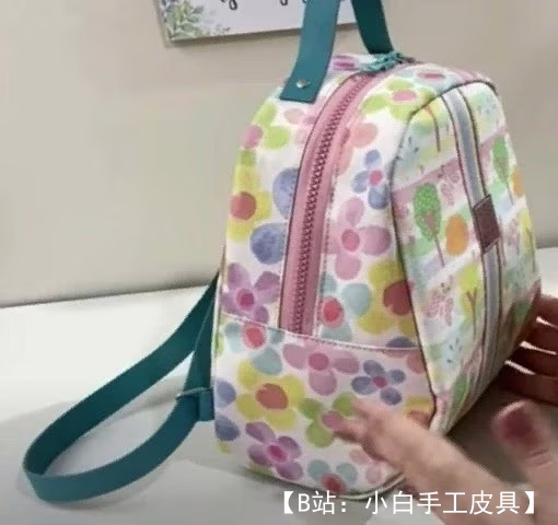 带拉链的小布质儿童背包图案 - 1