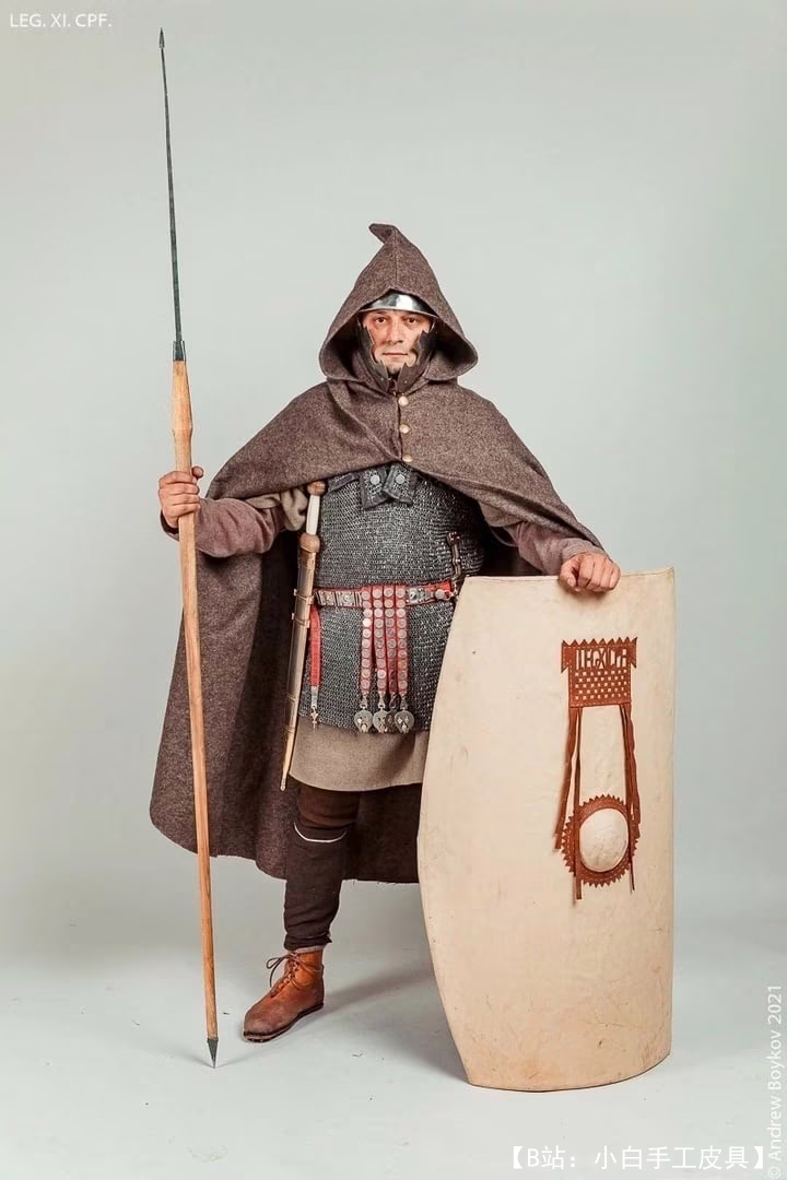 带有兜帽的斗篷图案，由古代罗马军团士兵最密的粗羊毛制成 - 1