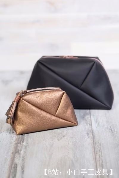 两种尺寸的化妆品洗漱用品图案（大、小），款式相同，材质为织物/生态皮革 - 1