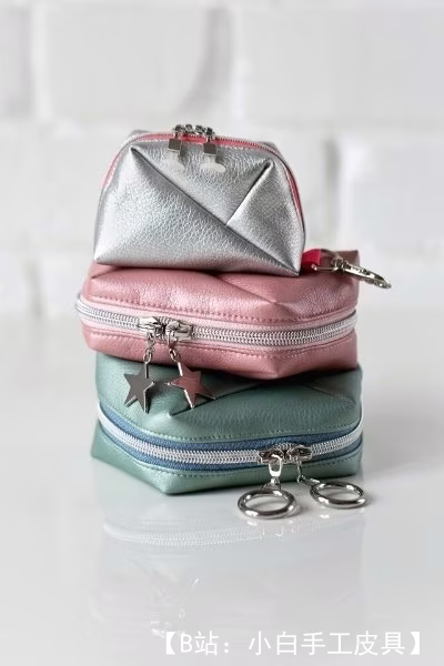 两种尺寸的化妆品洗漱用品图案（大、小），款式相同，材质为织物/生态皮革 - 2