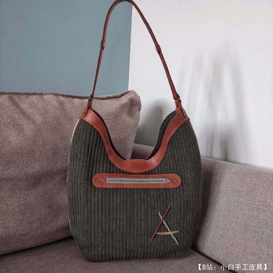 女士 Hobo 包图案，皮革和织物嵌件 - 2