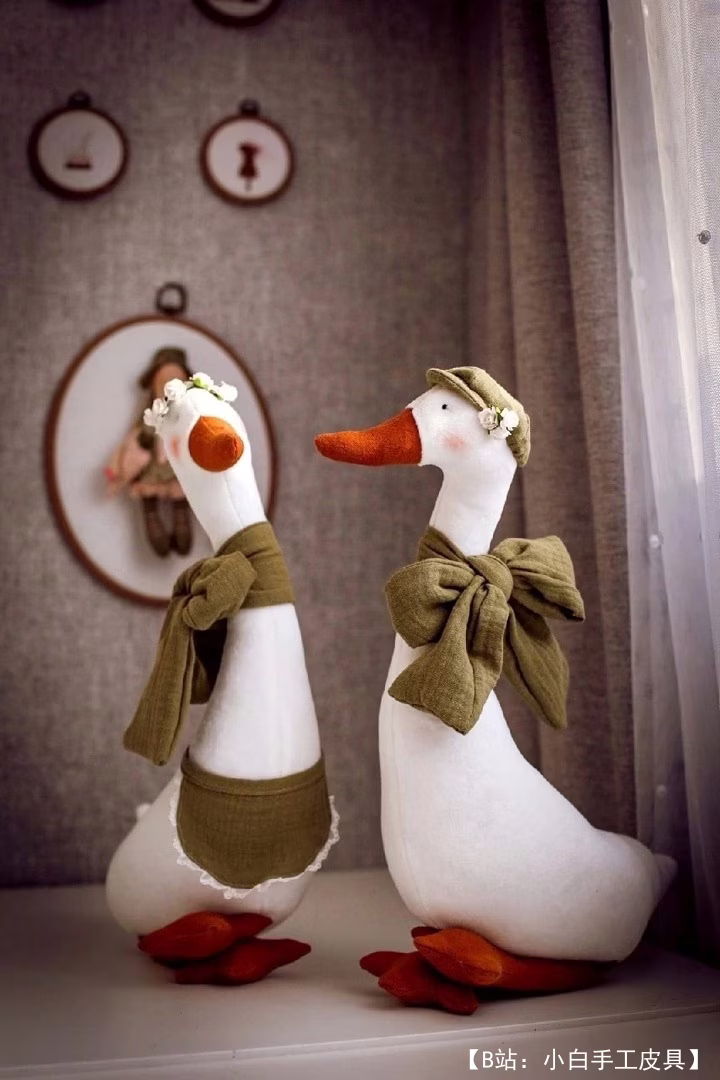 内部优雅的软玩具鹅的图案 - 1