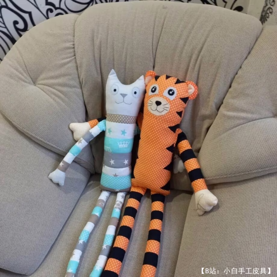 人字形图案下的软玩具织物虎崽图案 - 2