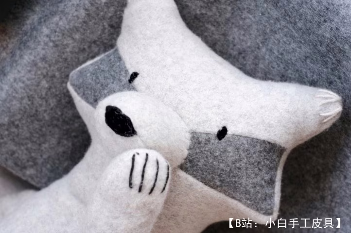 婴儿床上的毛绒玩具浣熊的图案 - 3