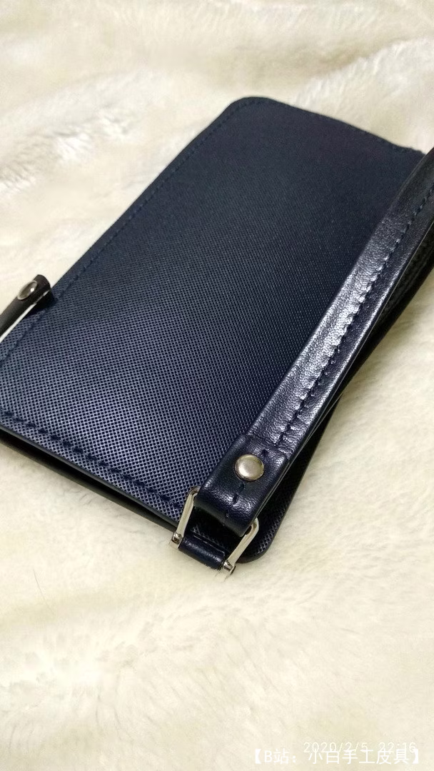 带拉链的皮革手拿包图案，用于卡片、智能手机等。 - 3