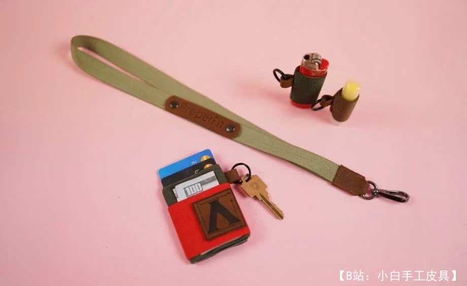 一个简单的迷你钱包的图案，由弹性材料制成，配有不同的配件 - 2