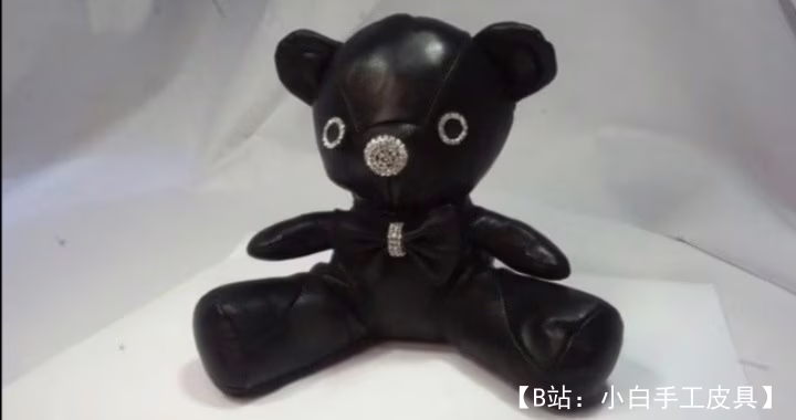 皮革泰迪熊图案 - 1