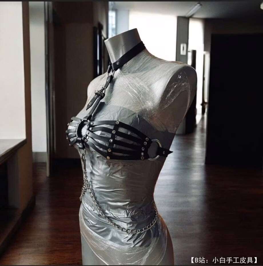 女士皮革文胸图案 - 1