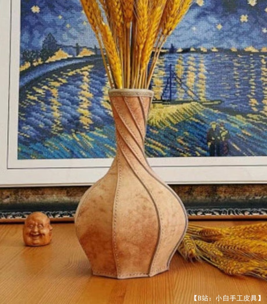 带有加长底部的内饰皮革花瓶图案 - 1
