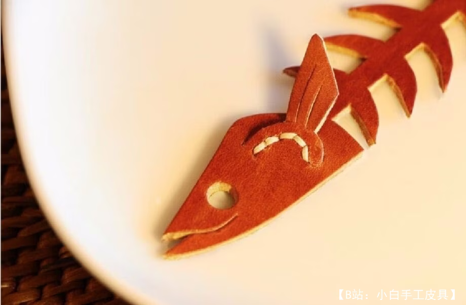 图案配饰“皮鱼骨架” - 1