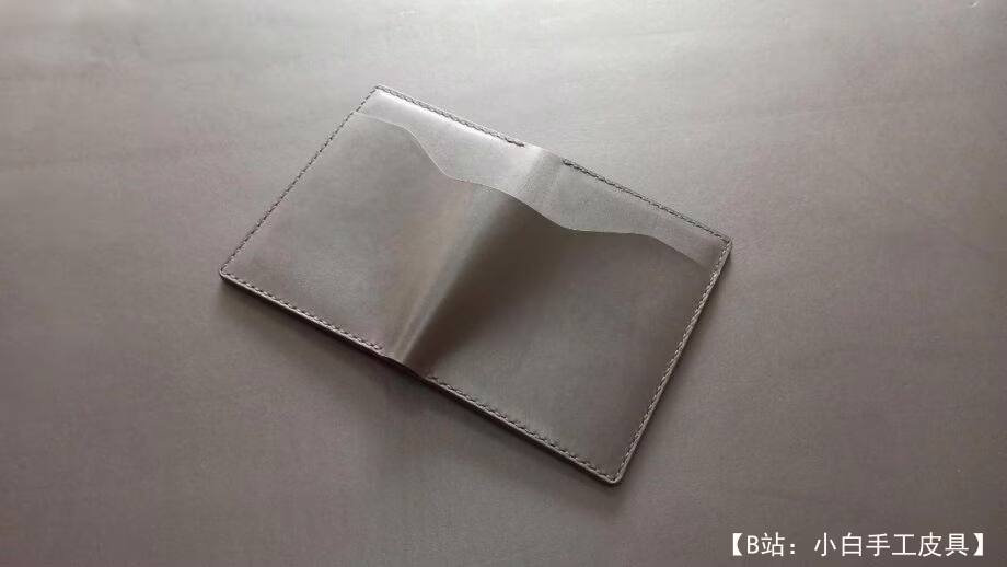 带银行卡和钞票隔层的皮革护照封面图案 - 1