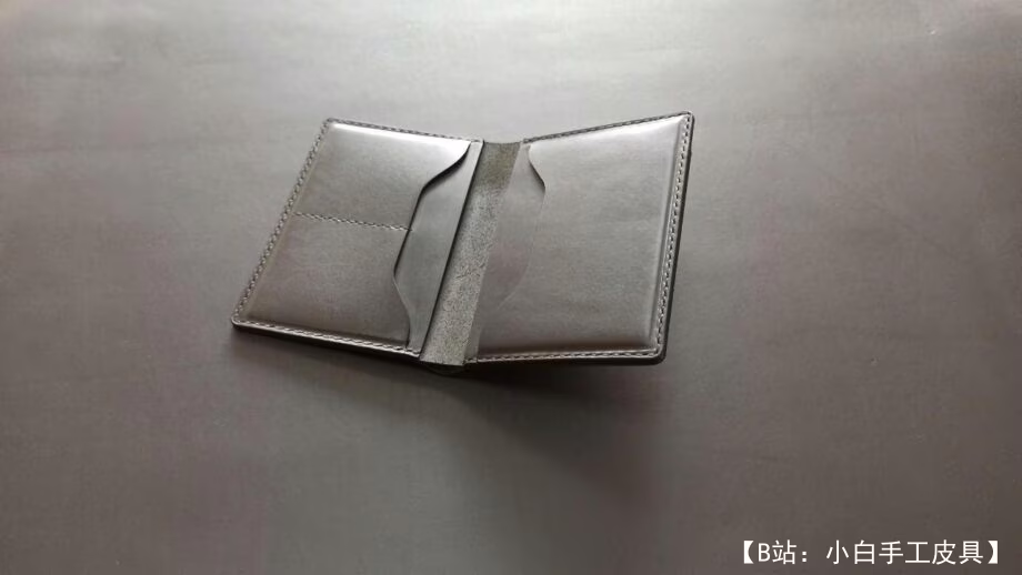 带银行卡和钞票隔层的皮革护照封面图案 - 2