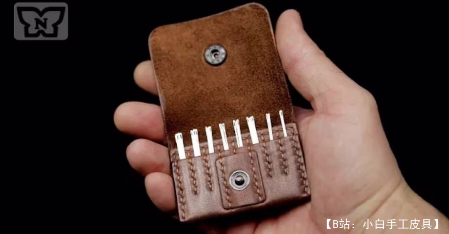 带按钮针的小皮盒的图案 - 1