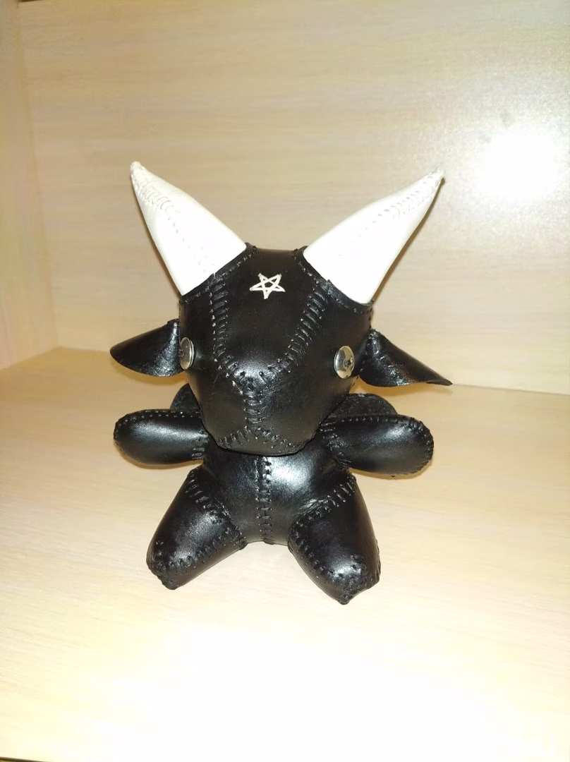 恶魔公牛的图案皮革玩具（Baphomet Doll） - 1