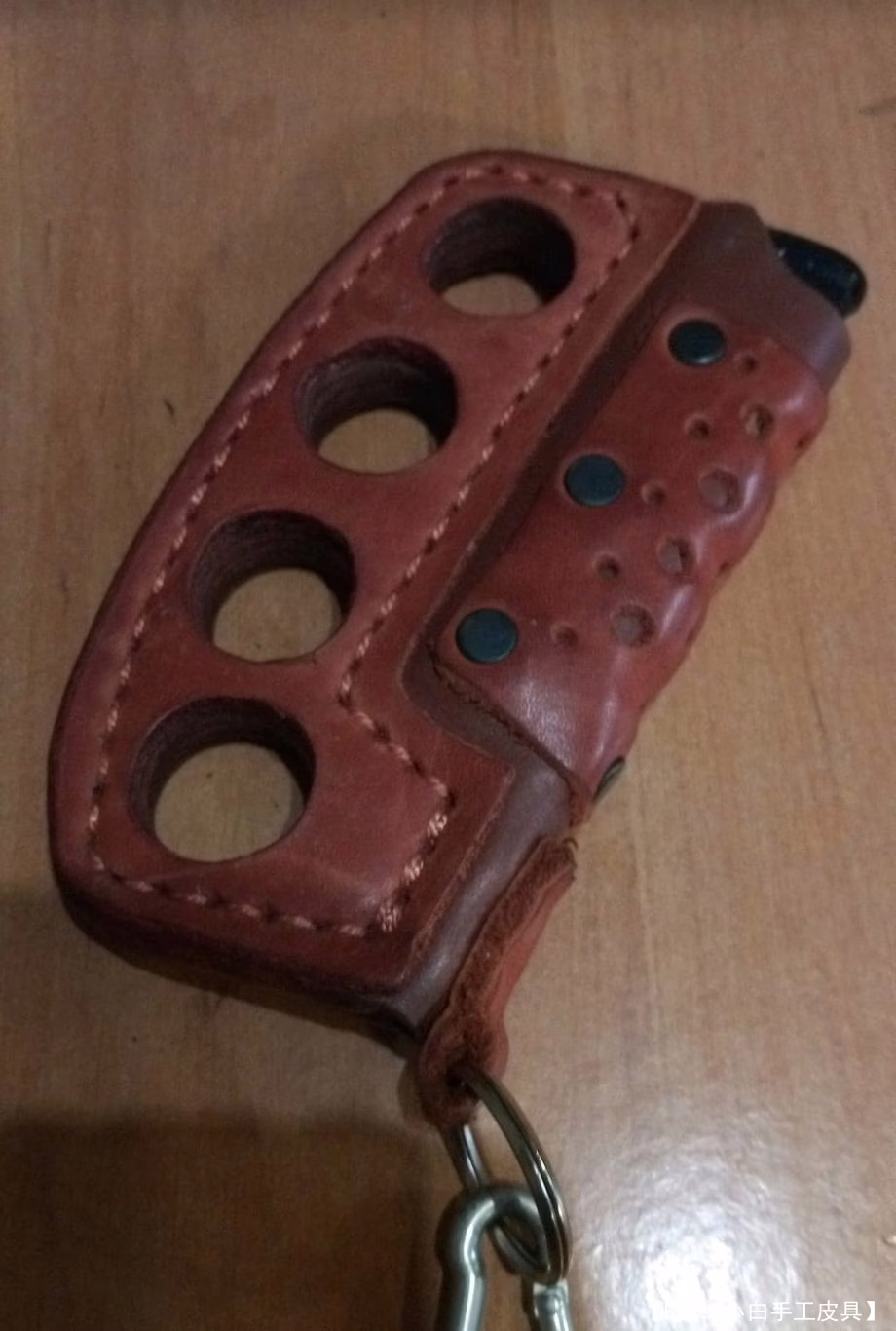 带打火机插槽的皮革指节铜指节图案 - 2