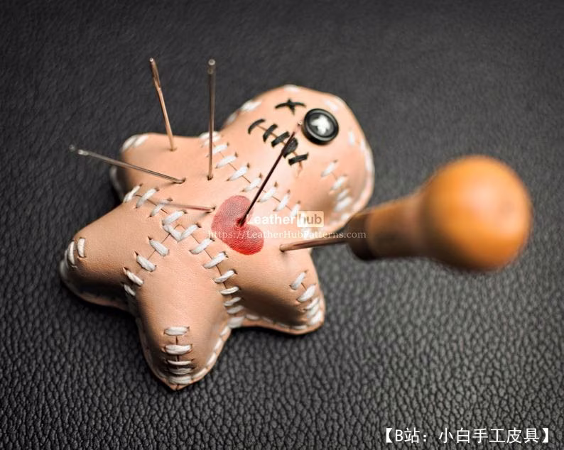 人形皮革枕形图案 - 1