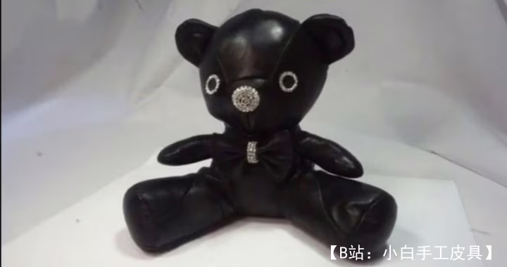 皮革玩具泰迪熊的图案 - 1