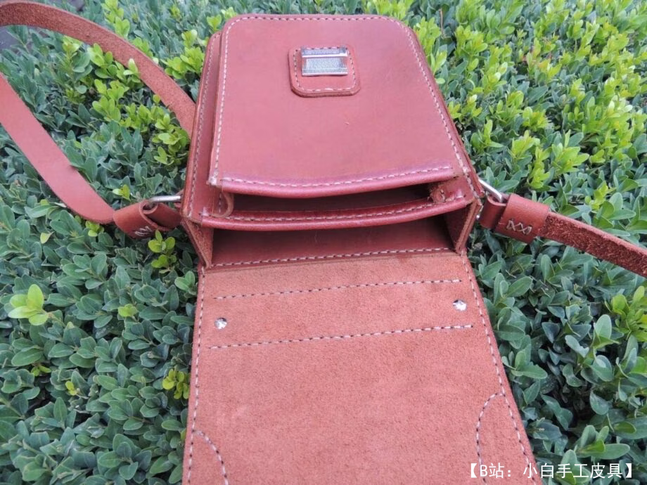 图案皮革男士翻盖斜挎包/平板电脑 - 3