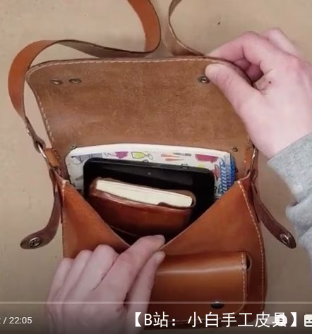 带正面贴袋的图案皮革文件包斜挎包/斜挎包 - 3