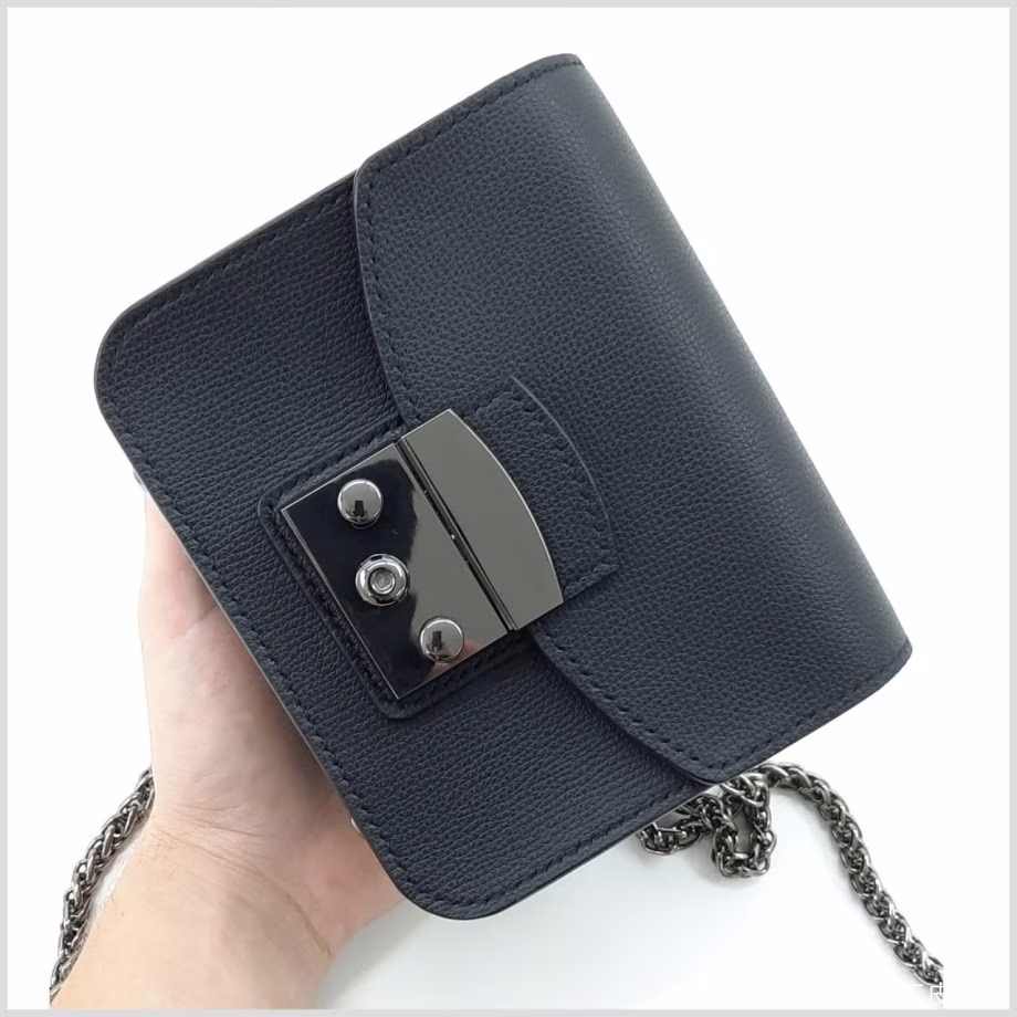 女士斜挎皮革手提包的图案 - 1