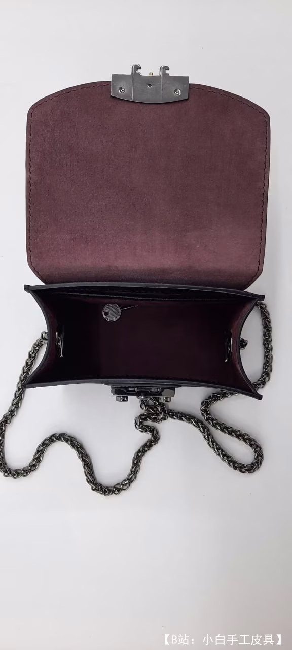 女士斜挎皮革手提包的图案 - 3