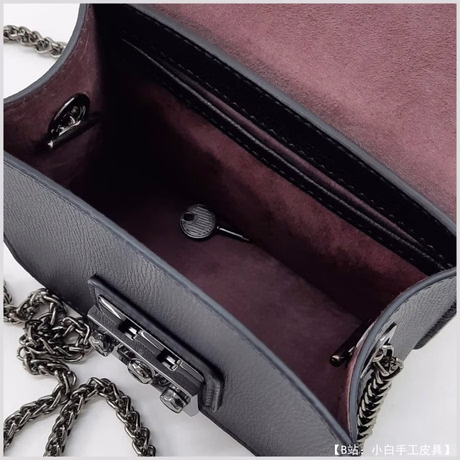 女士斜挎皮革手提包的图案 - 5